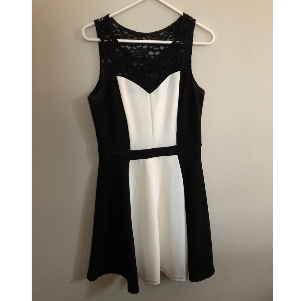 Sweetheart Lace Dress